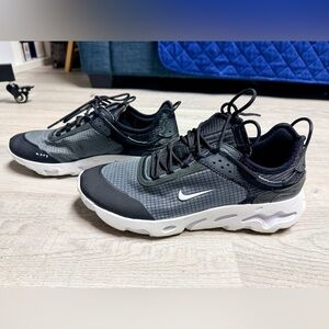 Nike Men's 9.5 Sneakers